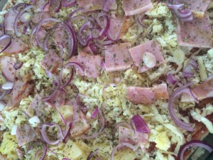 O la la pizza på surdeg och med illaluktande dansk eko ost och änglamarks alrökta skinka. Saltbehovet tillfredställt alla gånger...